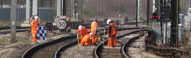 Сеть железнодорожных инженеров за работой