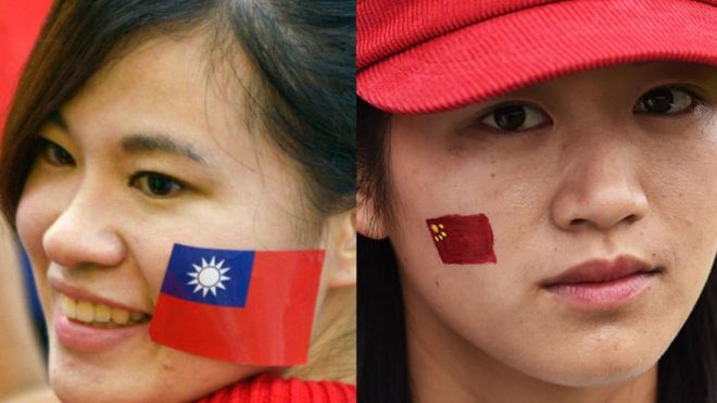 Дівчата з прапорами Китаю та Тайваню