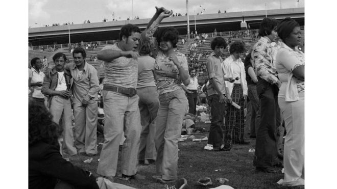 Bailarines en un evento Randall`s Island, Nueva York, en 1974.