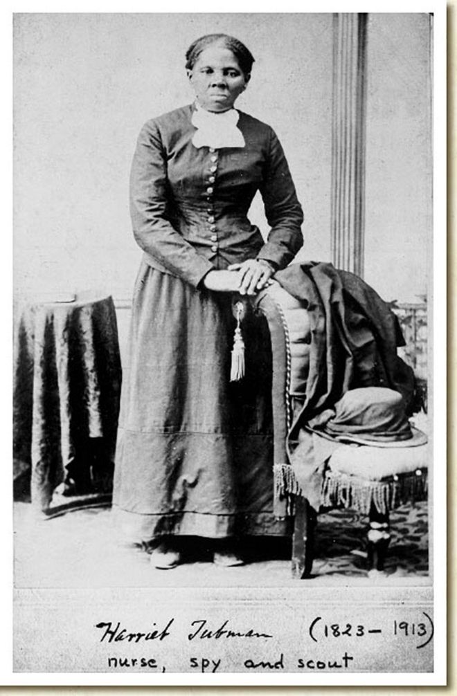 Антирабовладельческий крестоносец Гарриет Табман видна на снимке из Библиотеки Конгресса, снятом фотографом Х.Б. Линдсли между 1860 и 1870 годами.
