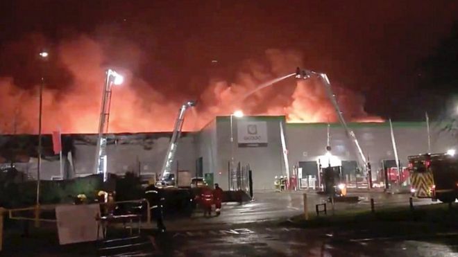 Пожар на складе Ocado