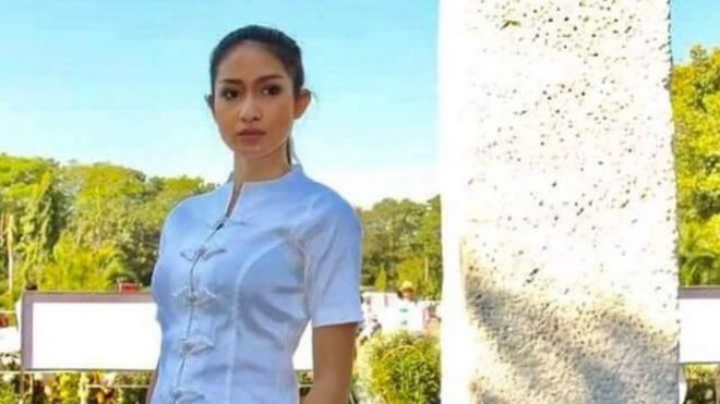 تجريد ملكة جمال ميانمار من لقبها بعد نشرها فيديو عن الروهينجا _98125313_1909936f-6c1d-4a3d-bdc3-dd2d199f4172