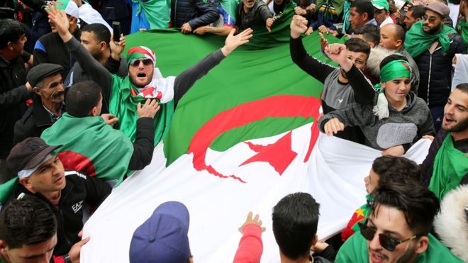 Алжирские протестующие