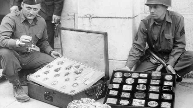 US soldiers posing with seized Nazi loot