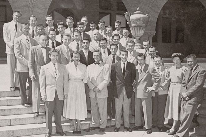 О'Коннор (второй слева, первый ряд) и Ренквист (задний ряд, крайний левый) вместе учились в Стэнфорде
