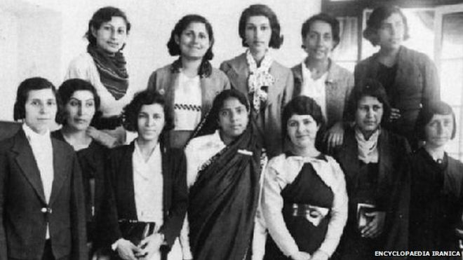 Первая группа женщин, поступивших в университет в Иране