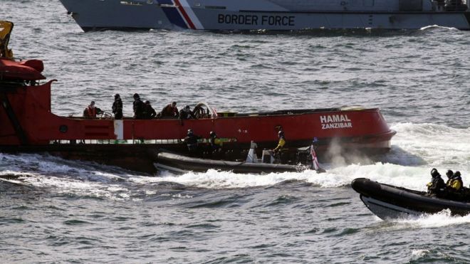 Судно было поднято на борт командой фрегата Королевского флота HMS Somerset и Border Force