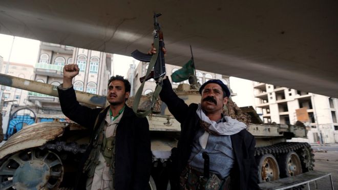 Rebeldes hutis após o anúncio da morte do ex-presidente Saleh