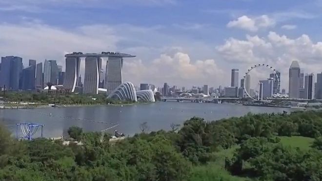 Вид на Сингапур через залив