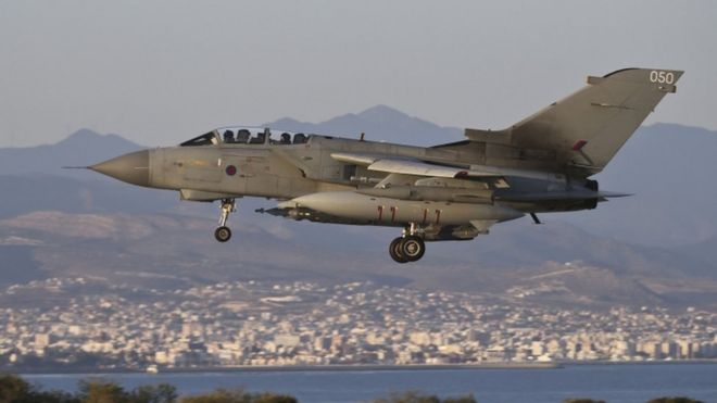 RAF Tornado GR4 возвращается в RAF Akrotiri на Кипре после вооруженной миссии в поддержку операции «Шейдер», 30 сентября 2014 г.