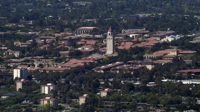 Аэрофотоснимок кампуса Стэнфордского университета в Пало-Альто, штат Калифорния, 7 апреля 2016 года