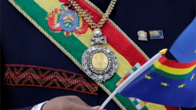Banda y medalla presidencial boliviana.