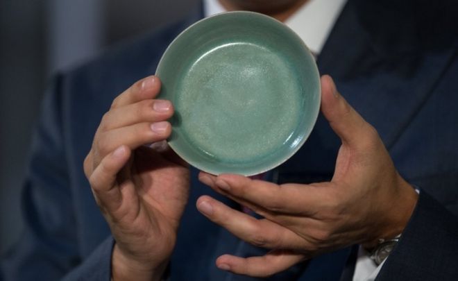 Nicolas Chow, Deputy Chairman of Sotheby's Asia International, holds a Ru Guanyao Brush Washer from the Northern Song Dynasty in Hong Kong on 3 October 2017.