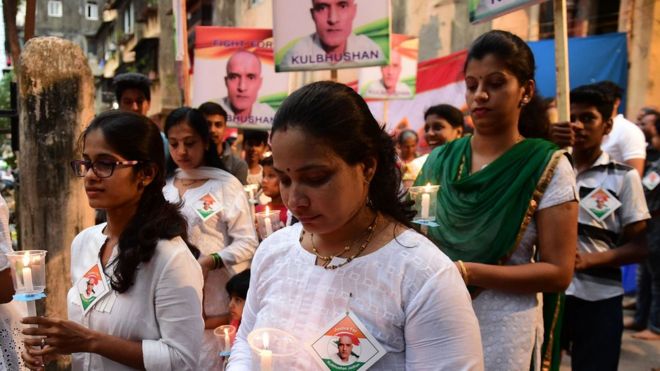 انڈیا میں کلبھوشن جادھو کی پھانسی کی سزا ختم کرنے کے خلاف احتجاج