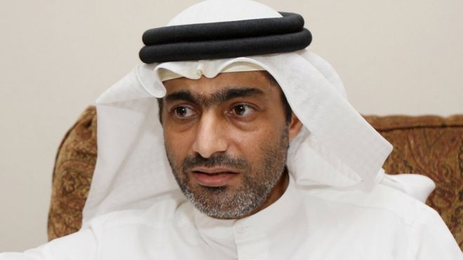 Ахмед Мансур беседует с Reuters в Дубае, 30 ноября 2011 года