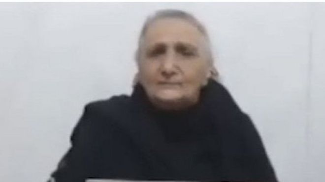 گوهر عشقی در میانه دور جدید اعتراضات در ایران اعلام کرد که پس از ۸۰ سال زندگی، روسری از سر خود برمی دارد و از این پس حجاب بر سر نخواهد کرد