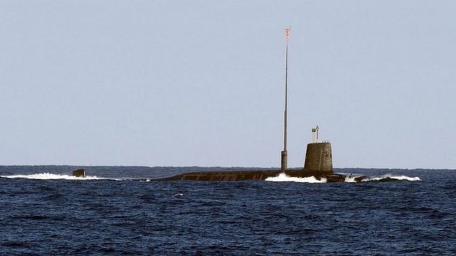 Подводная лодка HMS Vigilant перед испытательной стрельбой безоружной баллистической ракеты Trident в 2012 году