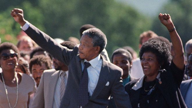 Нельсон Мандела выходит из тюрьмы