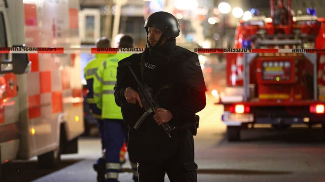 Police at scene of Hanau shooting