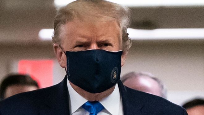 El presidente Trump con una mascarilla