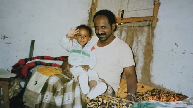 Ибрагим Шерифо в детстве со своим отцом
