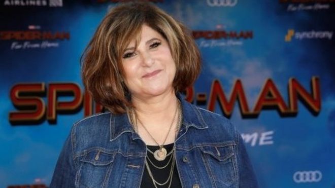 Producer film Amy Pascal termasuk yang digunakan identitasnya oleh Ratu Penipu Hollywood.