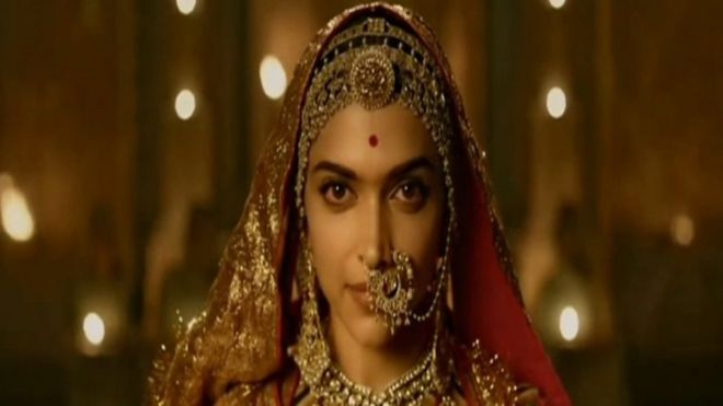 بالی وڈ فلم پدماوتی اپنی ریلز سے قبل ہی تنازعات میں گھر چکی ہے لیکن اس کا مرکزی کردار رانی مدماوتی حقیقت ہے یا محض افسانہ؟