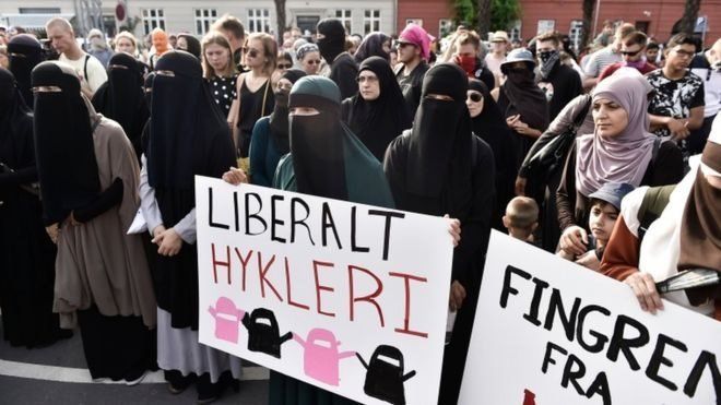 Danimarkada peçe ve burka yasağı protestosu Danimarkada peçe ve burka yasağı protestosu