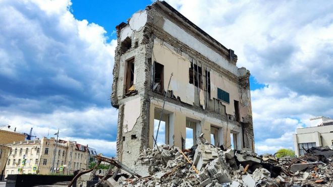Харків "до" і "після": жахливі наслідки російських обстрілів - BBC News ...
