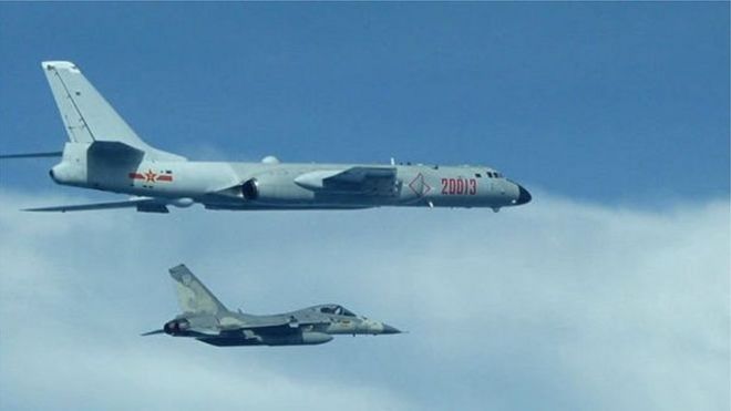 Bộ Quốc Phòng Đài Loan đưa ra một bức ảnh chụp máy bay ném bom của Quân Giải phóng Trung Quốc.