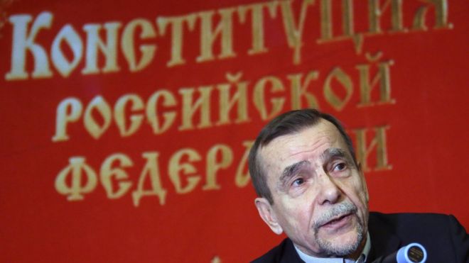 Суд оставил под арестом правозащитника Льва Пономарева