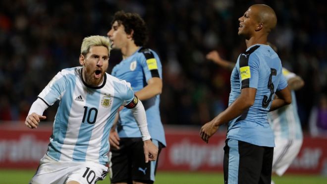 Messi festeja su gol contra Uruguay.