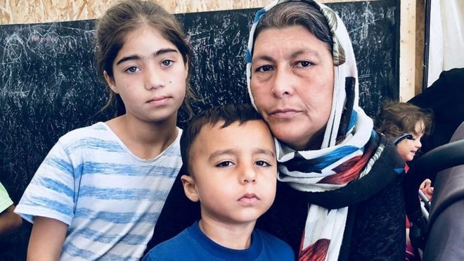Familia de refugiados afganos en Lesbos, Grecia