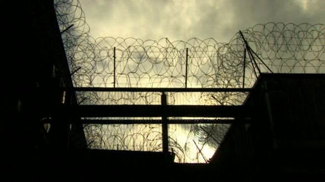 Проволочный забор в тюрьме Магхарри