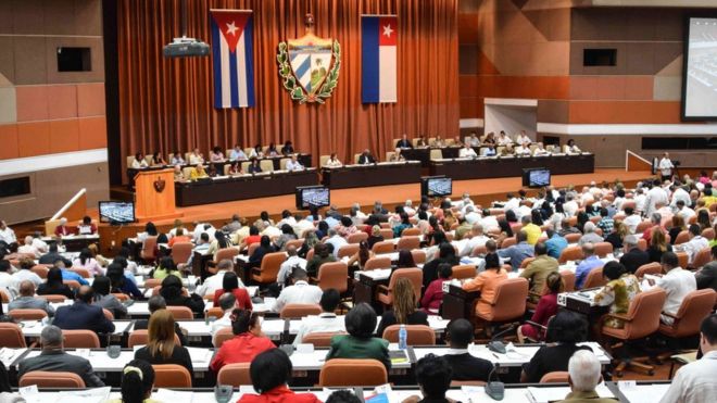 Парламент Кубы на первой сессии нового правительства президента Мигеля Диаса-Канеля во Дворце конгрессов в Гаване 2 июня 2018 года
