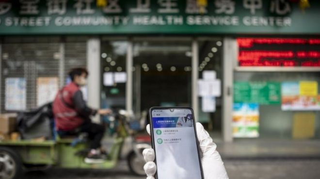 中国民众通过手机上报自身和他人的健康状况