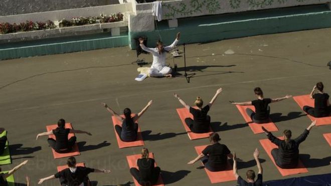 Московские заключенные практикуют йогу, 2018