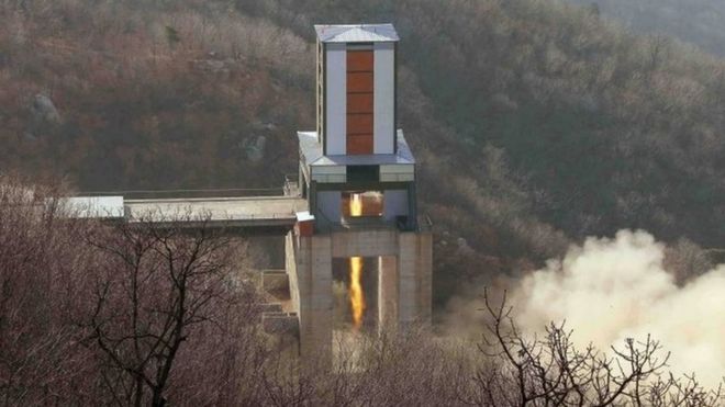 Северная Корея тестирует новый двигатель для ракеты большой дальности, 9 апреля 2016 г.