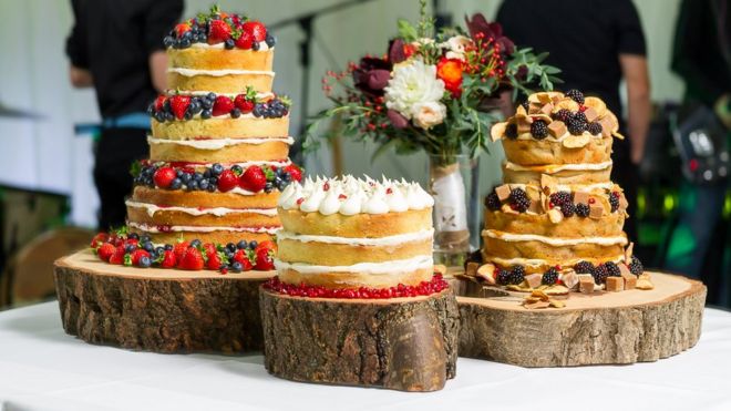 Три разных многоуровневых свадебных торта