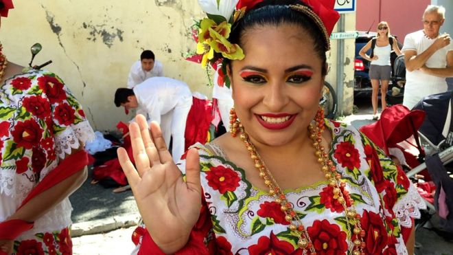 Bailarina mexicana en Barcelonnette