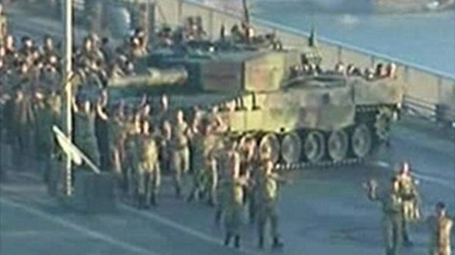 Turkish soldiers surrender on Bosporus bridge