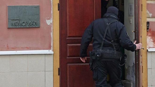 "Обвинение в оправдании нацизма". Обыски в "Мемориале"