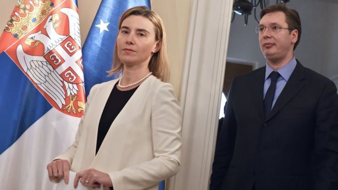 Глава внешнеполитического ведомства ЕС Федерика Могерини и премьер-министр Сербии Александр Вучич, 2015 г. файл pic