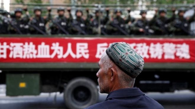 Sejumlah laporan menyebutkan satu juta orang Uighur ditahan.