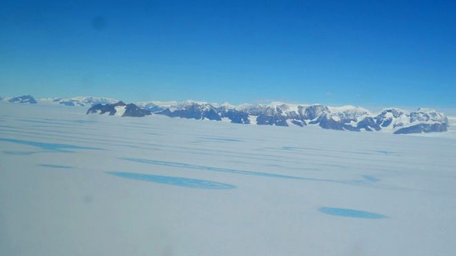 Плавкие пруды на ледяном шельфе Larsen C