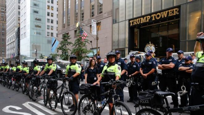 полиция заблокировала доступ к Башне Трампа