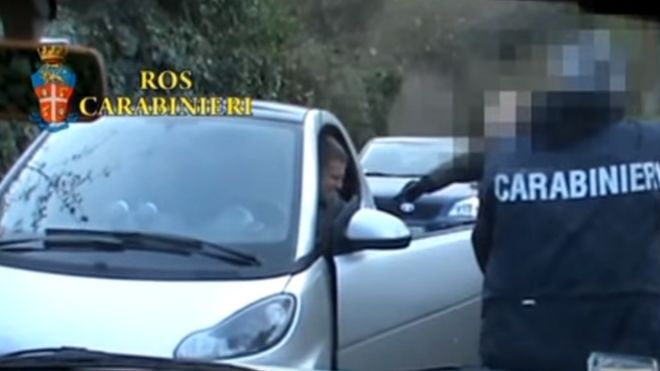 Изображение из видео итальянской полиции об аресте Карминати в 2014 году