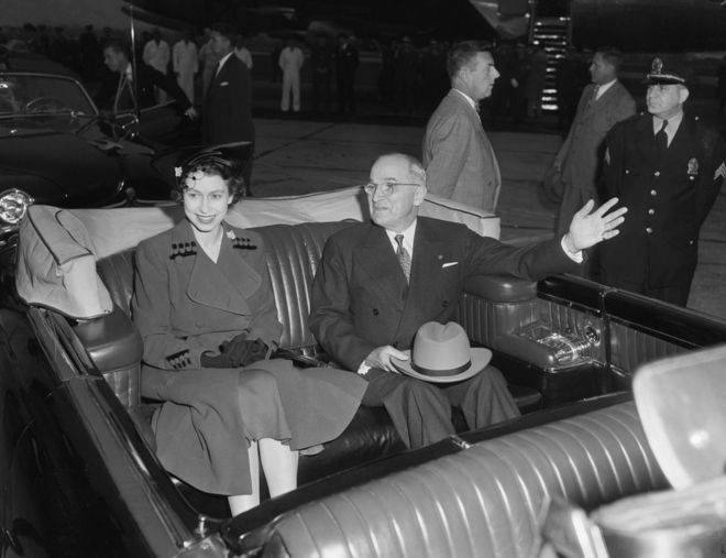 Amiirad Elizabeth (intii aysan boqradda noqon ayaa la kulantay madaxweyne Harry S. Truman sanadkii 1951-dii