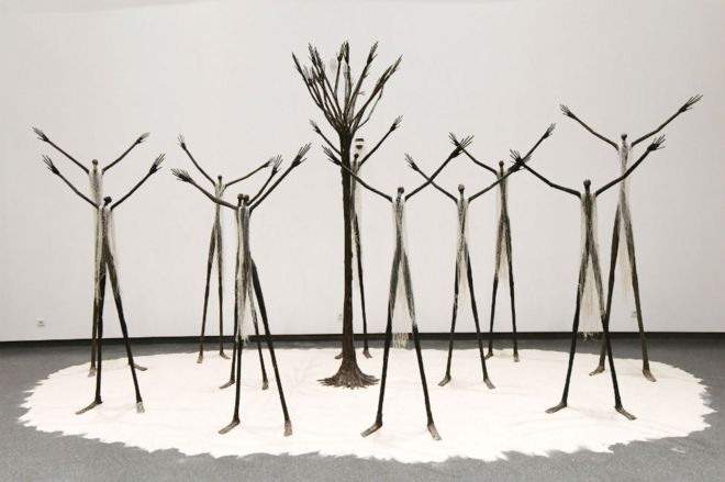 Скульптуры на выставке в Музее Черных Цивилизаций в Дакаре