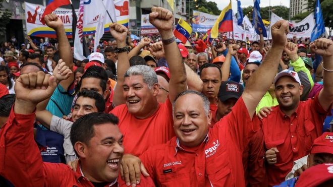 Maduro yandaşları, Kurucu Meclis referandumu sonuçlarını kutlarken